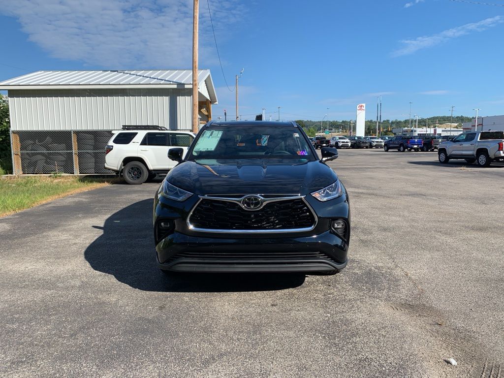 2025 Toyota Highlander Limited photo 7
