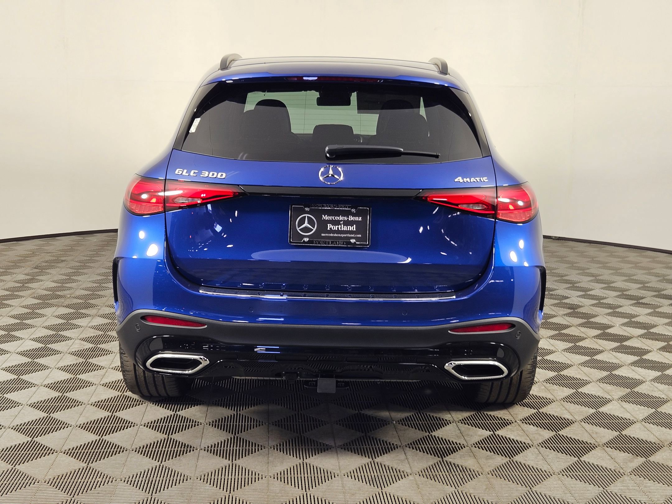 2025 Mercedes Benz GLC 300 4MATIC photo 4