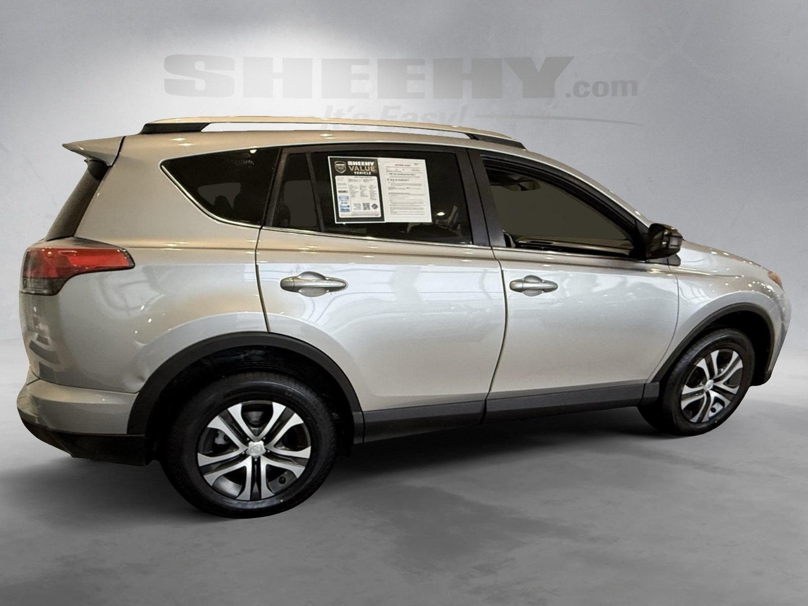 2016 Toyota RAV4 LE photo 7