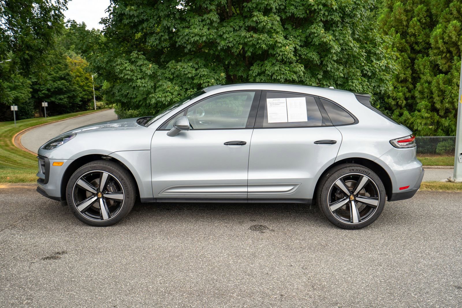 2024 Porsche Macan Base photo 5