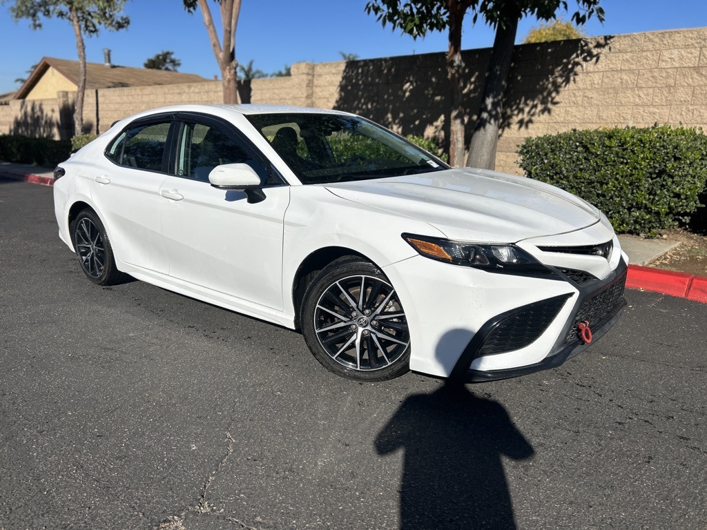2021 Toyota Camry SE's photo