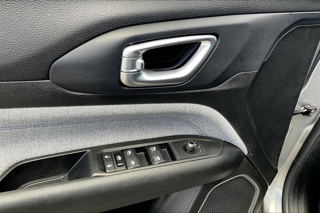 2022 Jeep Compass Latitude photo 37