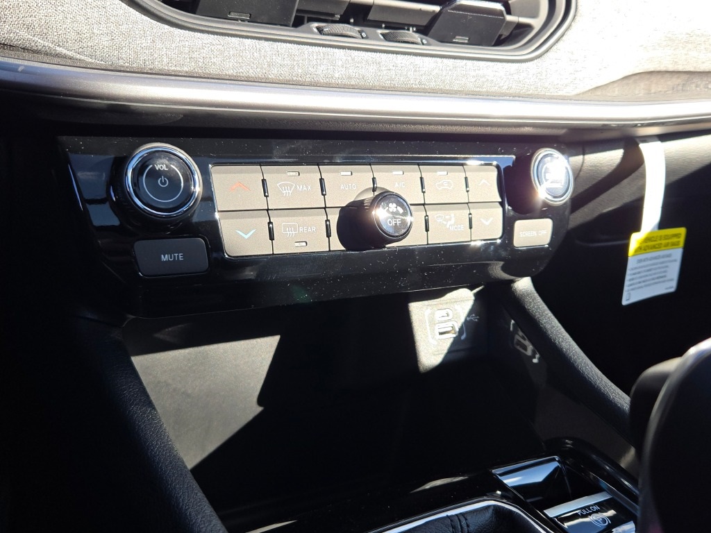 2025 Jeep Compass Latitude photo 26