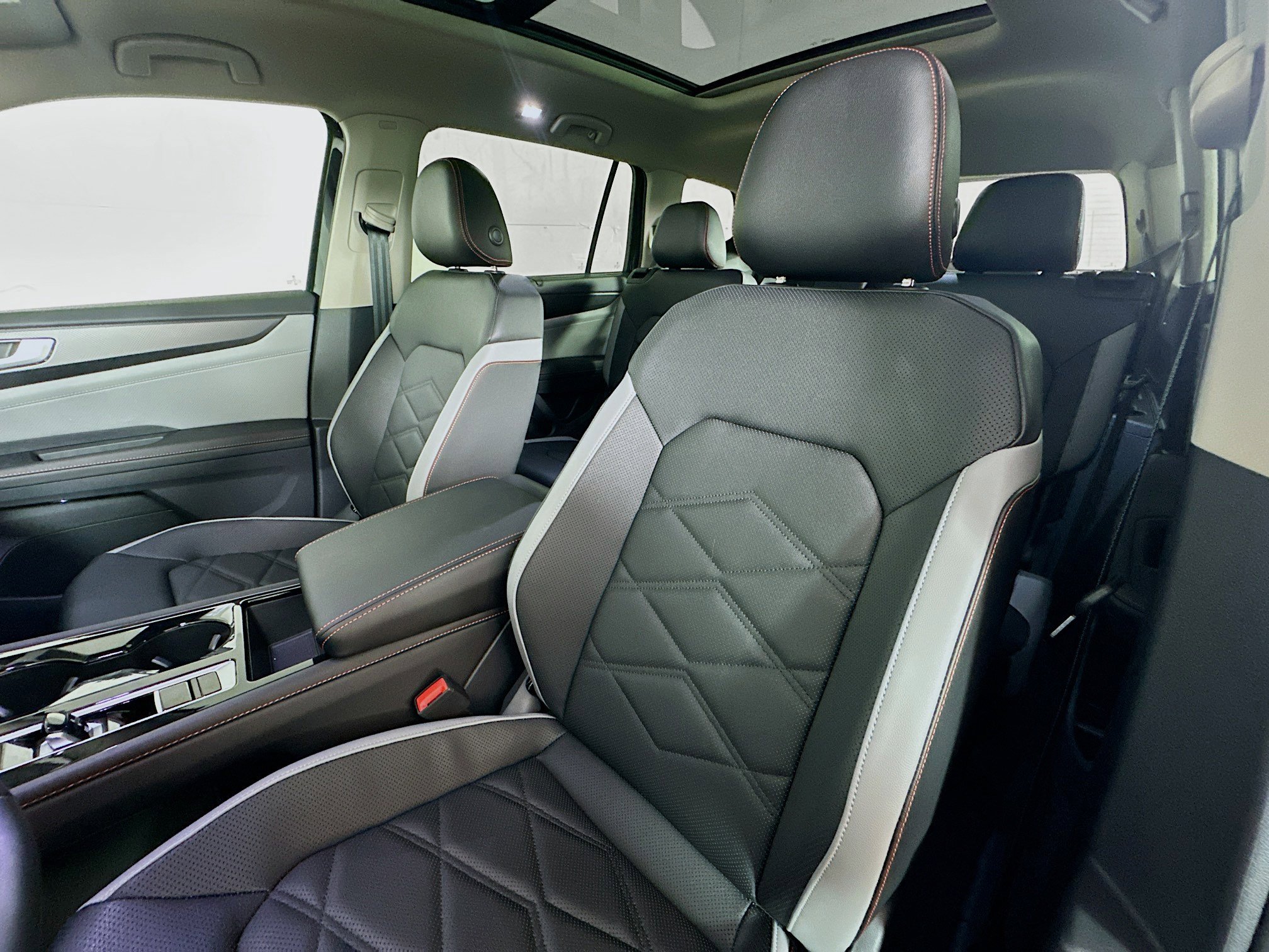 2025 Volkswagen Atlas Peak Edition SE Technology photo 18
