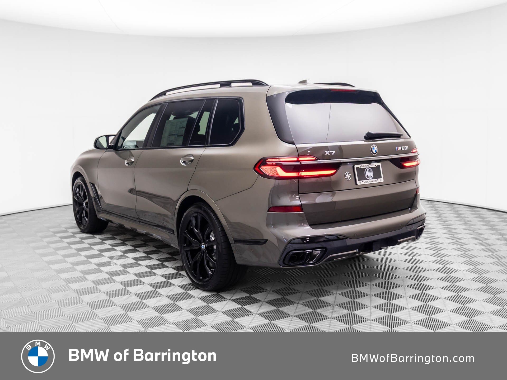 New 2026 Manhattan Green Metallic BMW M60i image 3