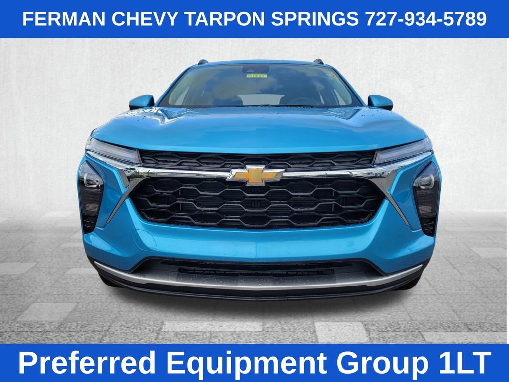 2025 Chevrolet Trax LT photo 2