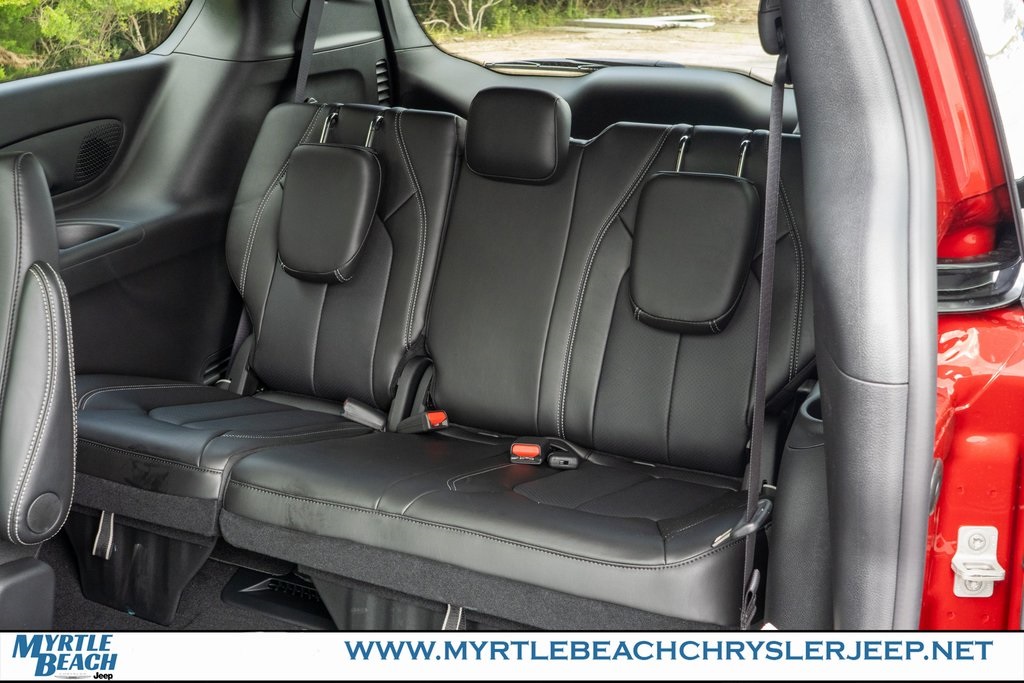 2026 Chrysler Pacifica photo 11