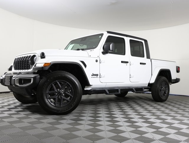 2024 Jeep Gladiator Sport S's photo