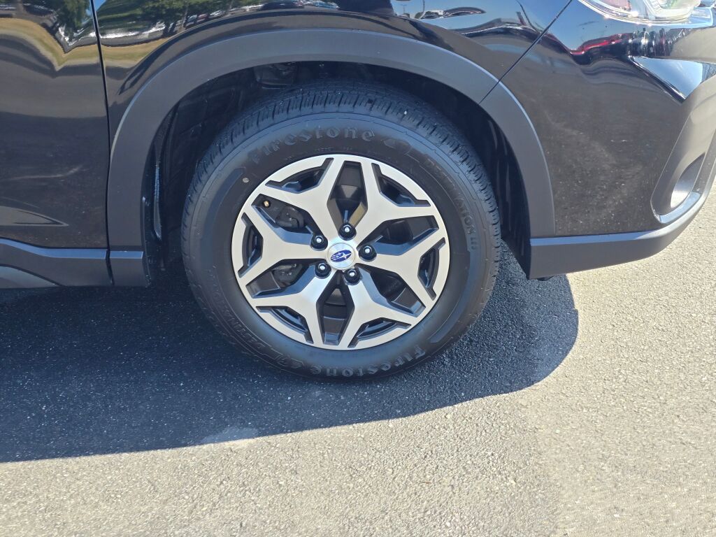 2020 Subaru Forester Premium photo 3