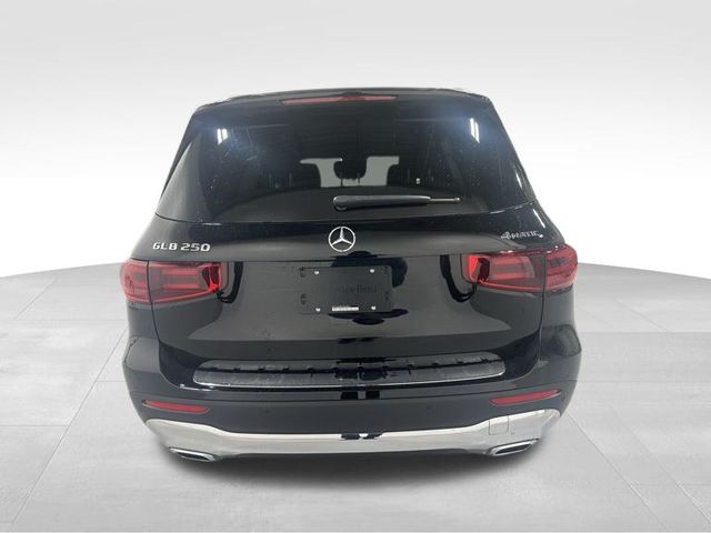 2026 Mercedes Benz GLB 250 4MATIC photo 4