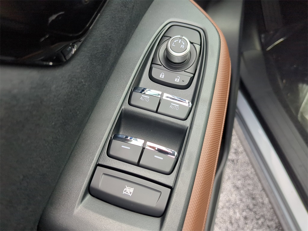 2025 Subaru Forester Touring photo 16