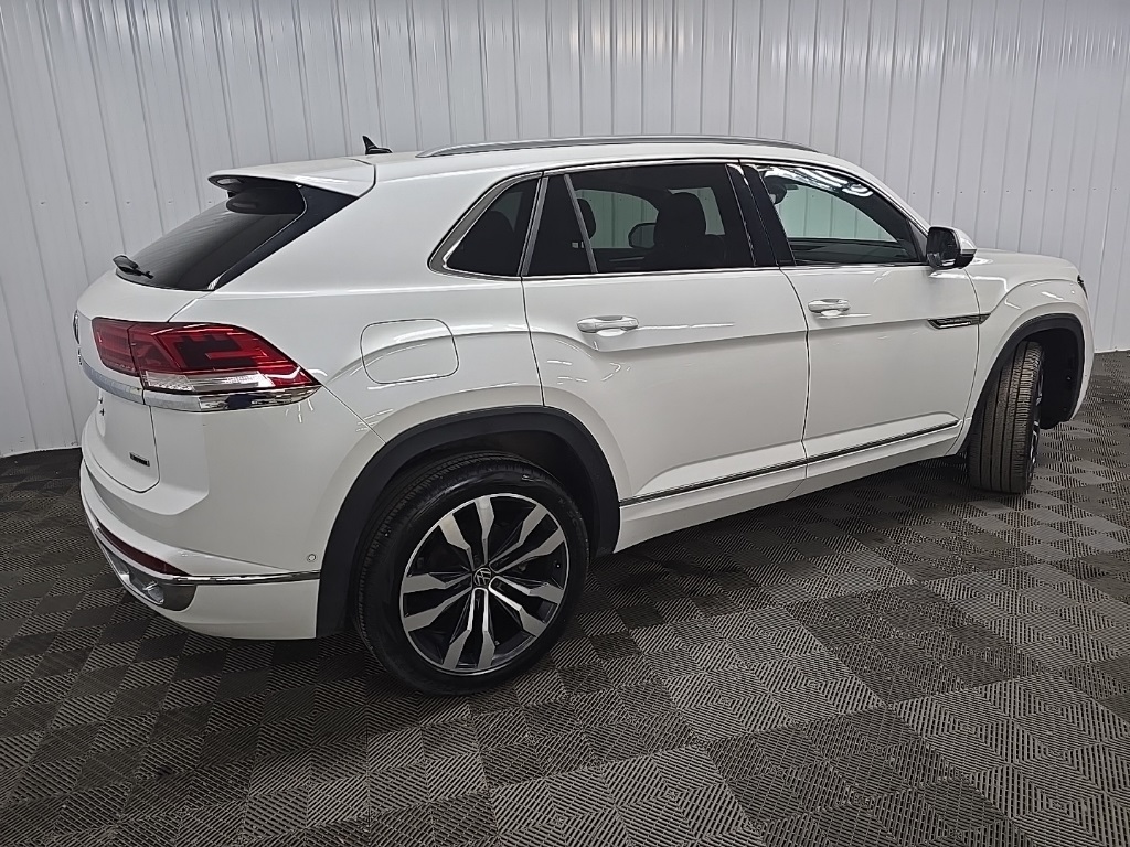 2022 Volkswagen Atlas Cross Sport V6 SEL Premium R-Line photo 3
