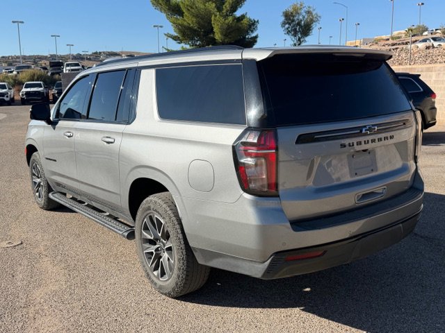 2023 Chevrolet Suburban Z71 photo 2