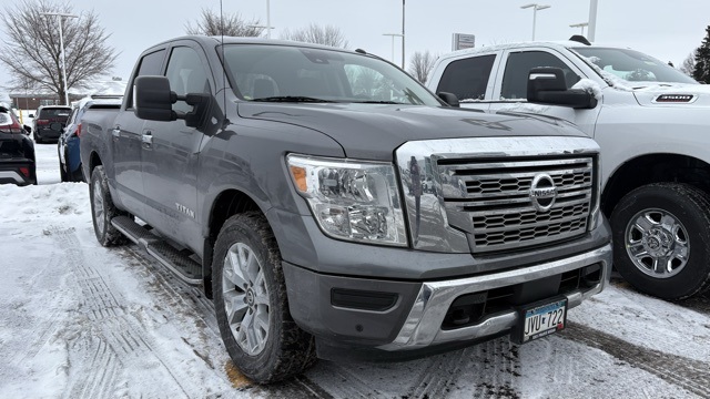 2021 Nissan Titan SV's photo