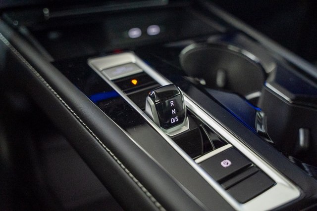 2025 Volkswagen Atlas SEL Premium R-Line photo 24