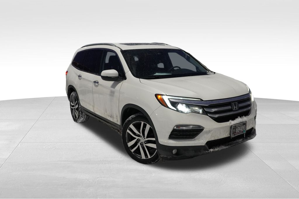 2018 Honda Pilot Elite's photo