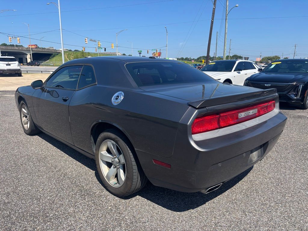 2013 Dodge Challenger SXT Plus photo 6