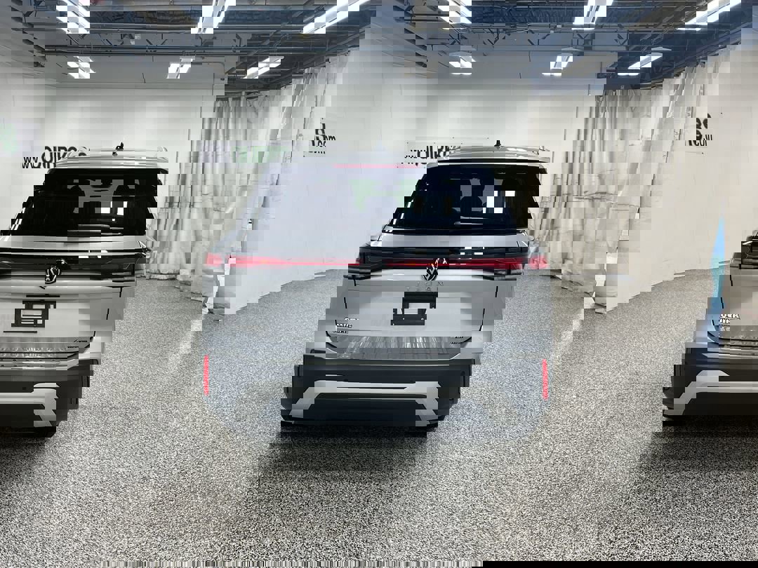 2025 Volkswagen Tiguan SE photo 3