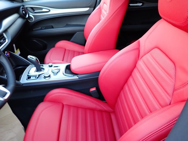2025 Alfa Romeo Stelvio Sprint Base photo 9