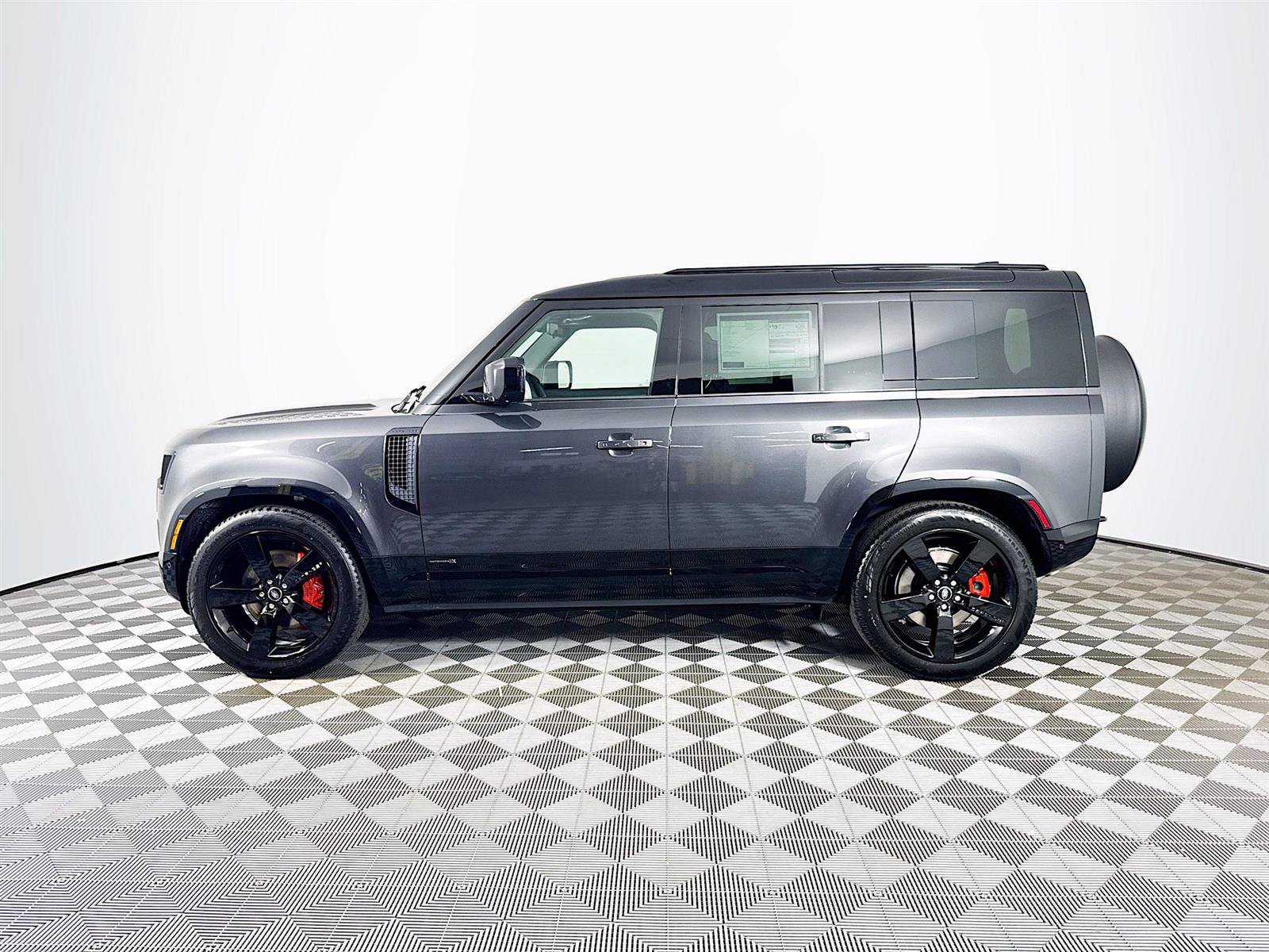 2025 Land Rover Defender 110 photo 8