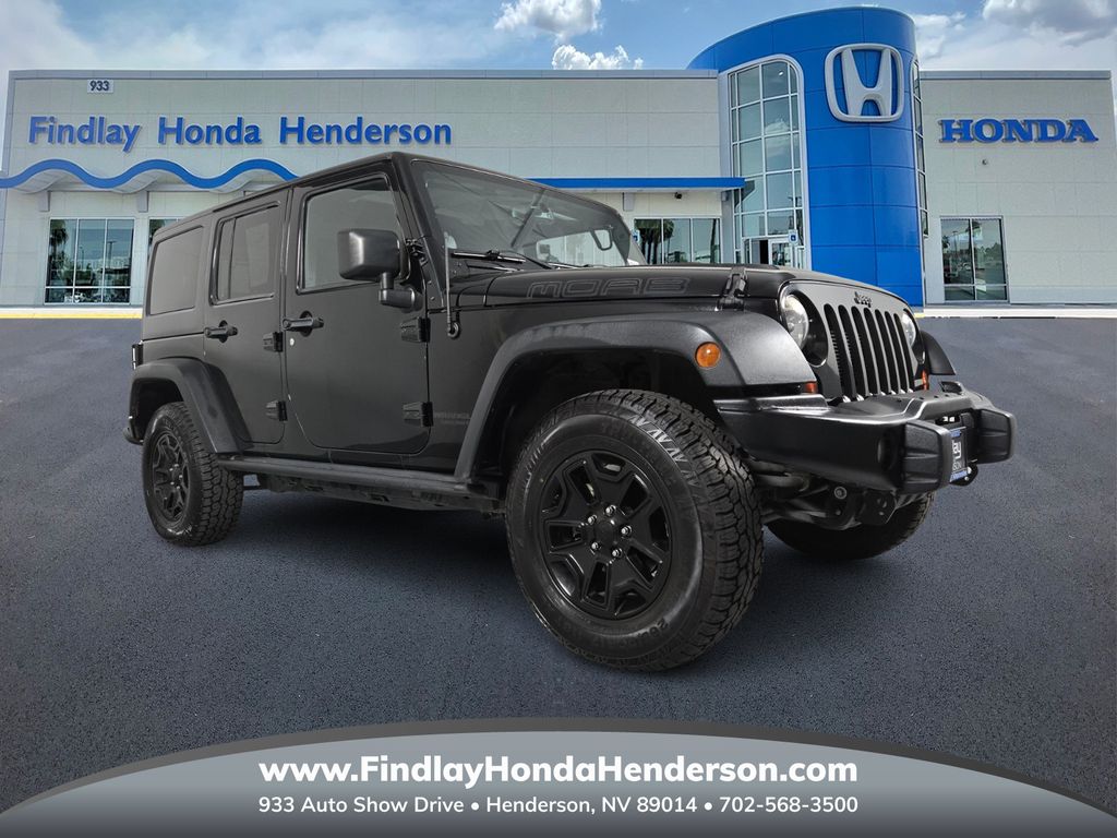 2013 Jeep Wrangler Unlimited Sahara photo 2