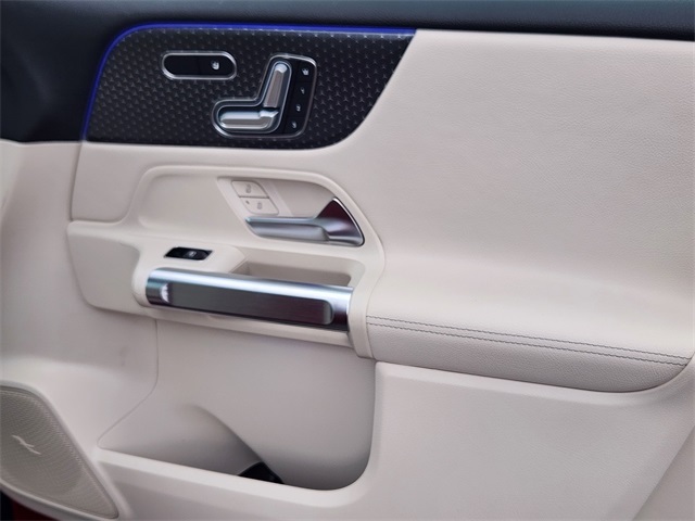 2026 Mercedes Benz GLB 250 4MATIC photo 16