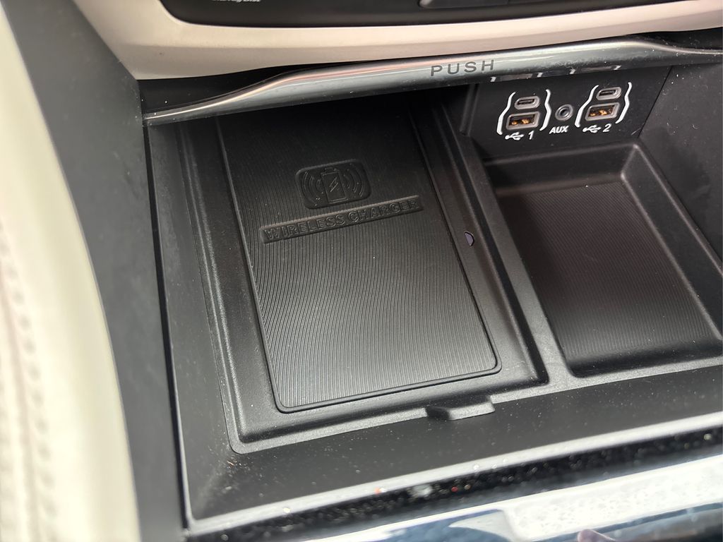 2021 Chrysler Pacifica Hybrid Limited photo 33