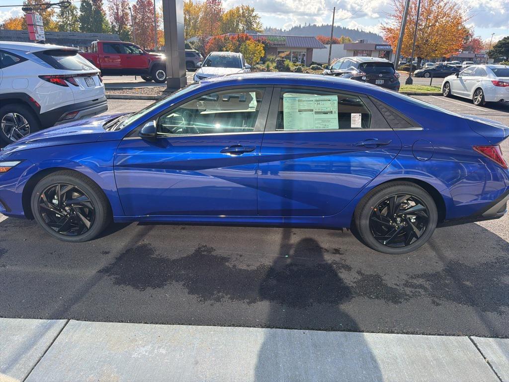 2026 Hyundai Elantra SEL Sport photo 2