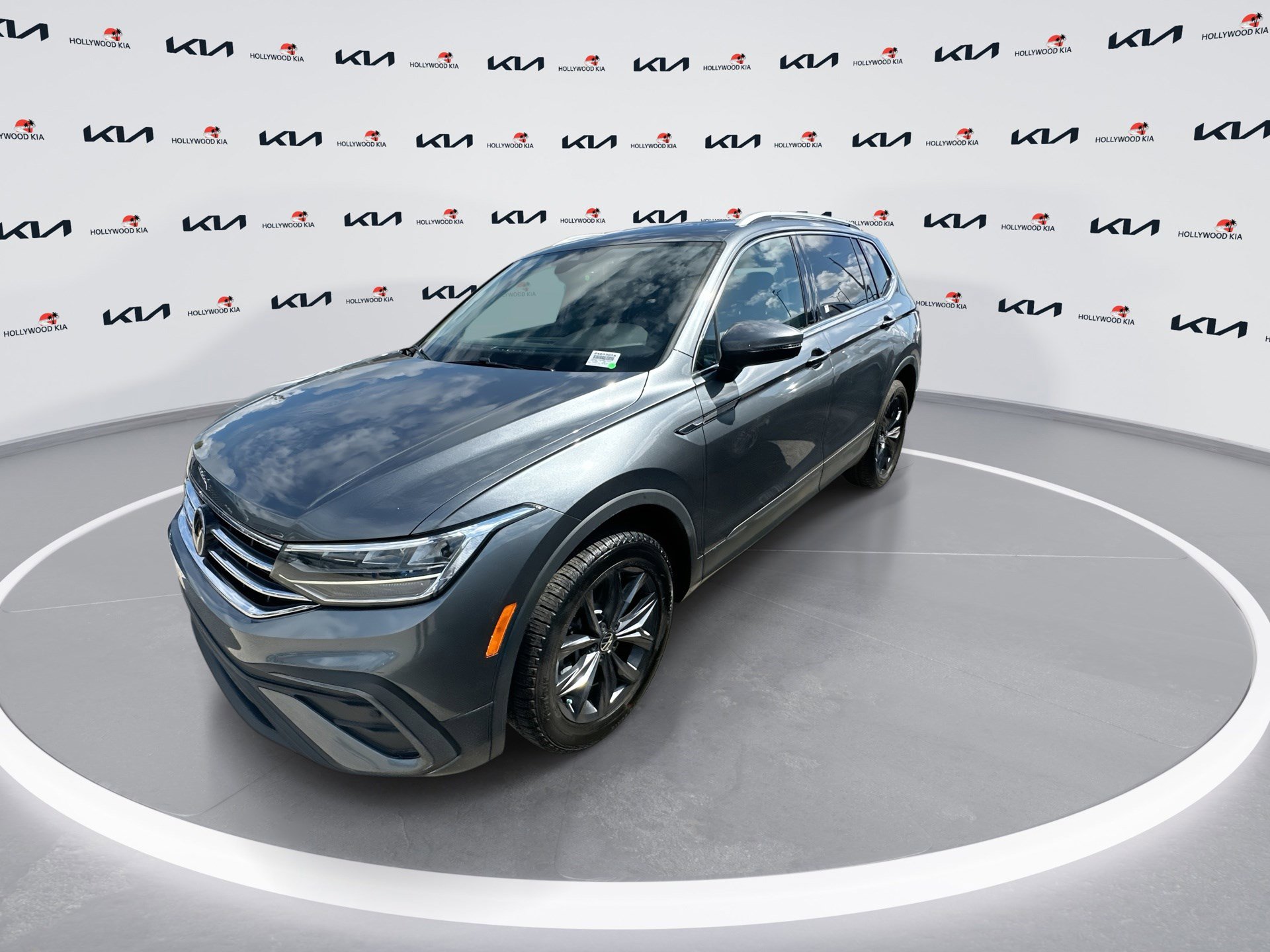 2023 Volkswagen Tiguan SE photo 4