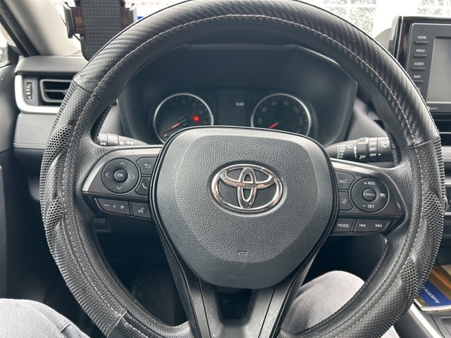 2021 Toyota RAV4 XLE photo 2