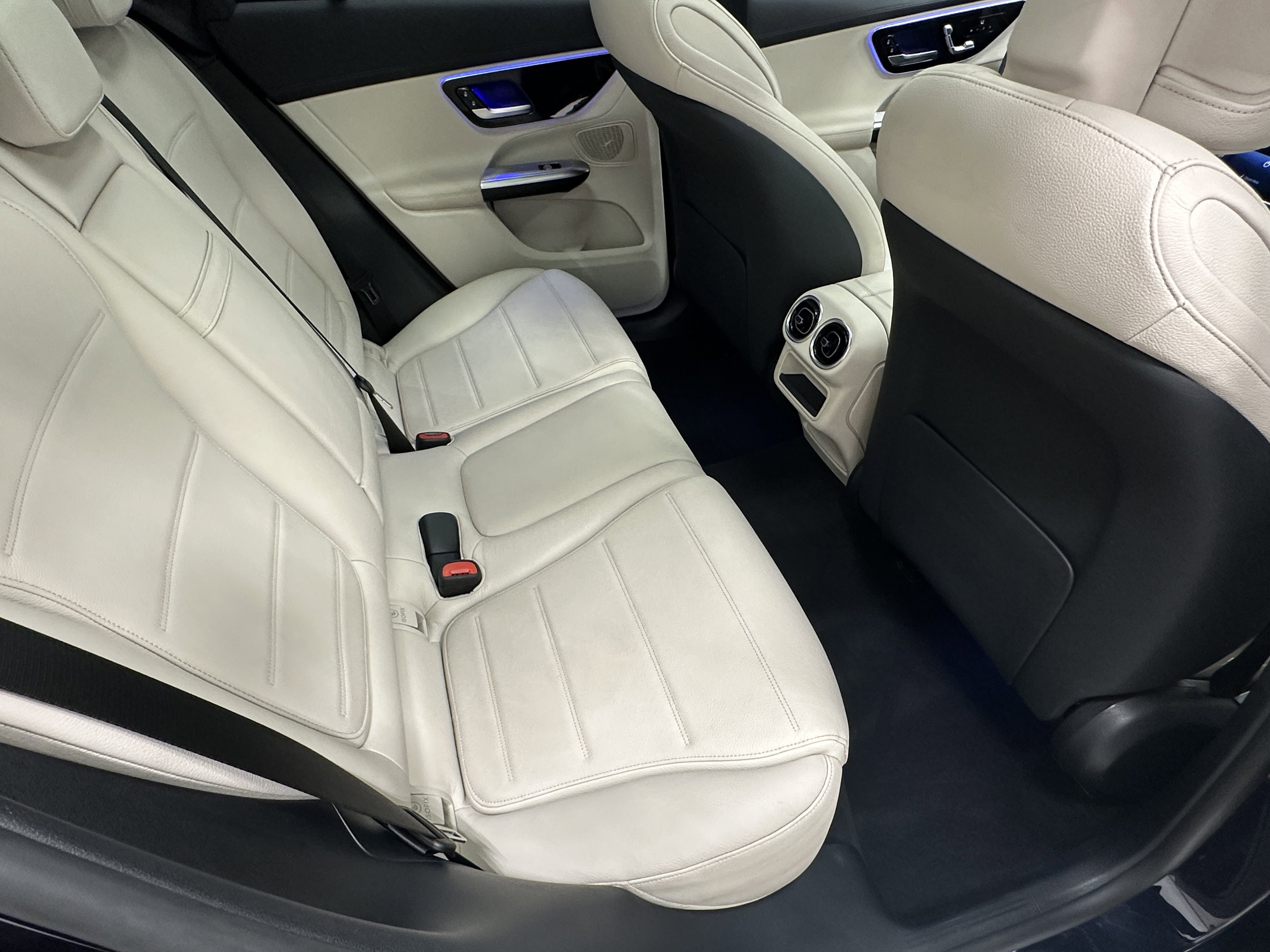 2024 Mercedes Benz GLC 300 photo 9