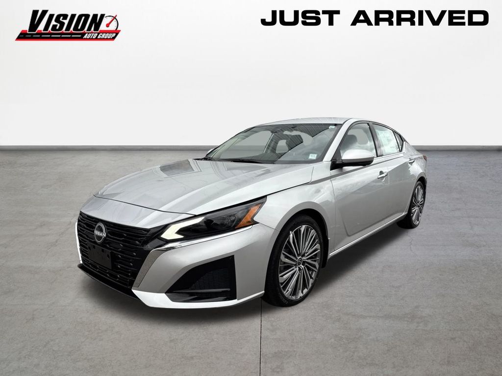 2025 Nissan Altima SL's photo