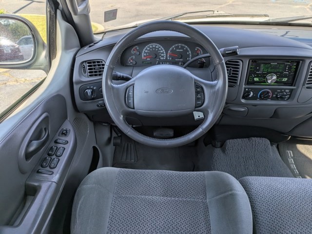2002 Ford F-150 XLT photo 17