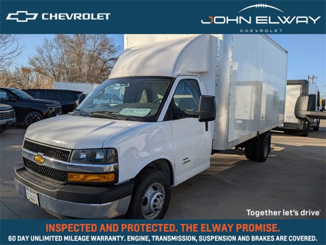 2024 Chevrolet Express Cutaway Base's photo