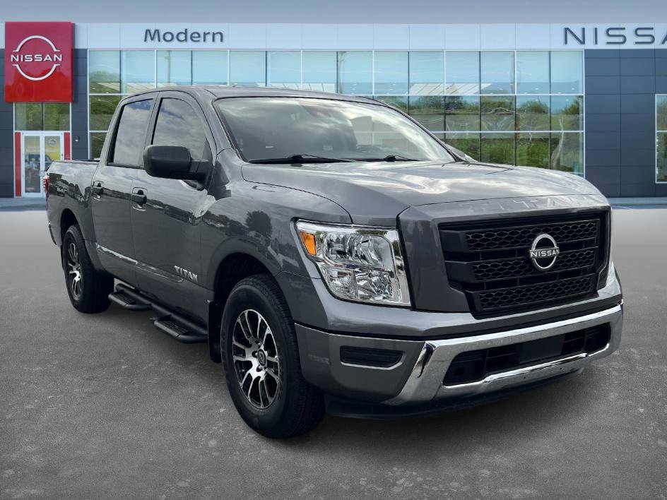 2024 Nissan Titan SV photo 3