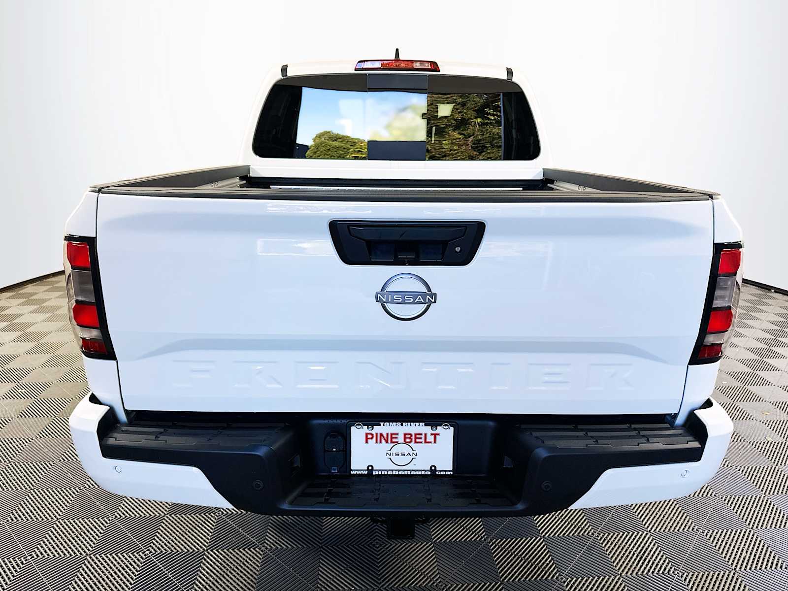 2025 Nissan Frontier SV photo 5