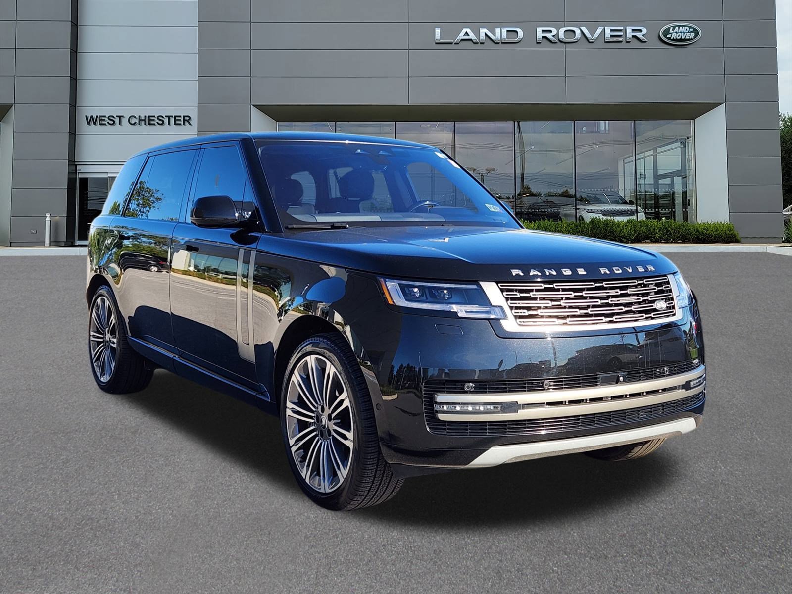 2023 Land Rover Range Rover SE photo 2
