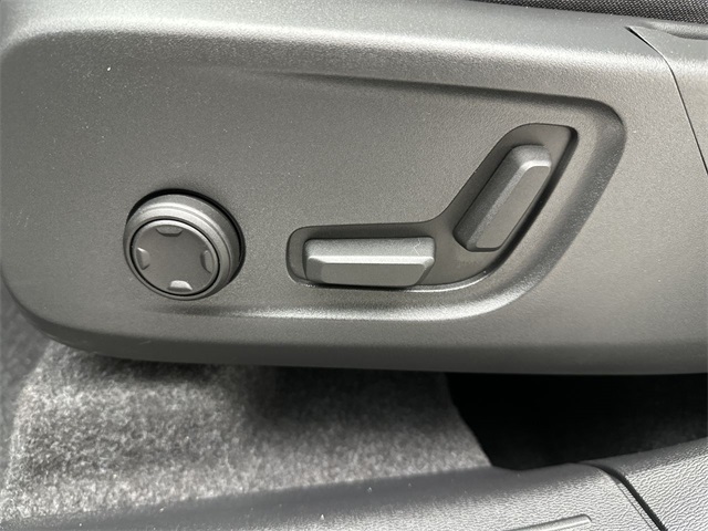 2025 Volvo XC40 AWD Core photo 4