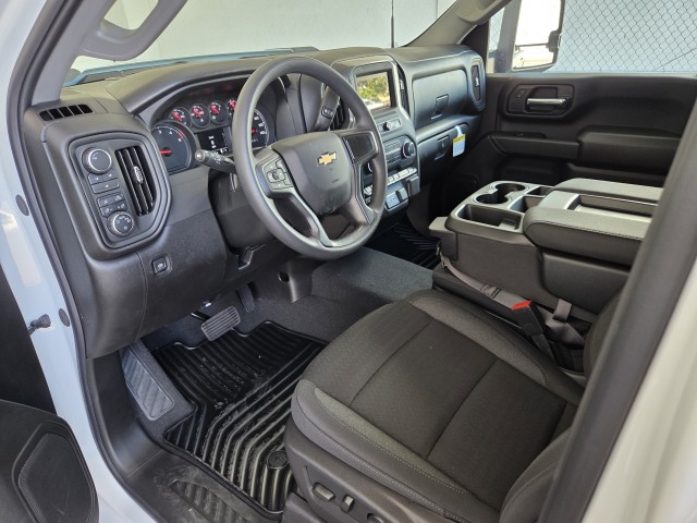 2025 Chevrolet Silverado 2500HD Custom photo 9