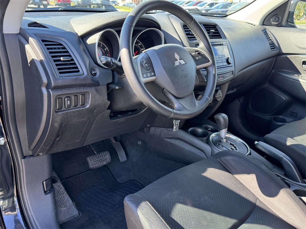 2015 Mitsubishi Outlander Sport ES photo 2