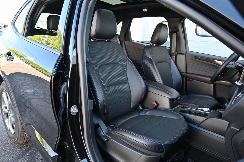 2024 Ford Escape ST-Line photo 25