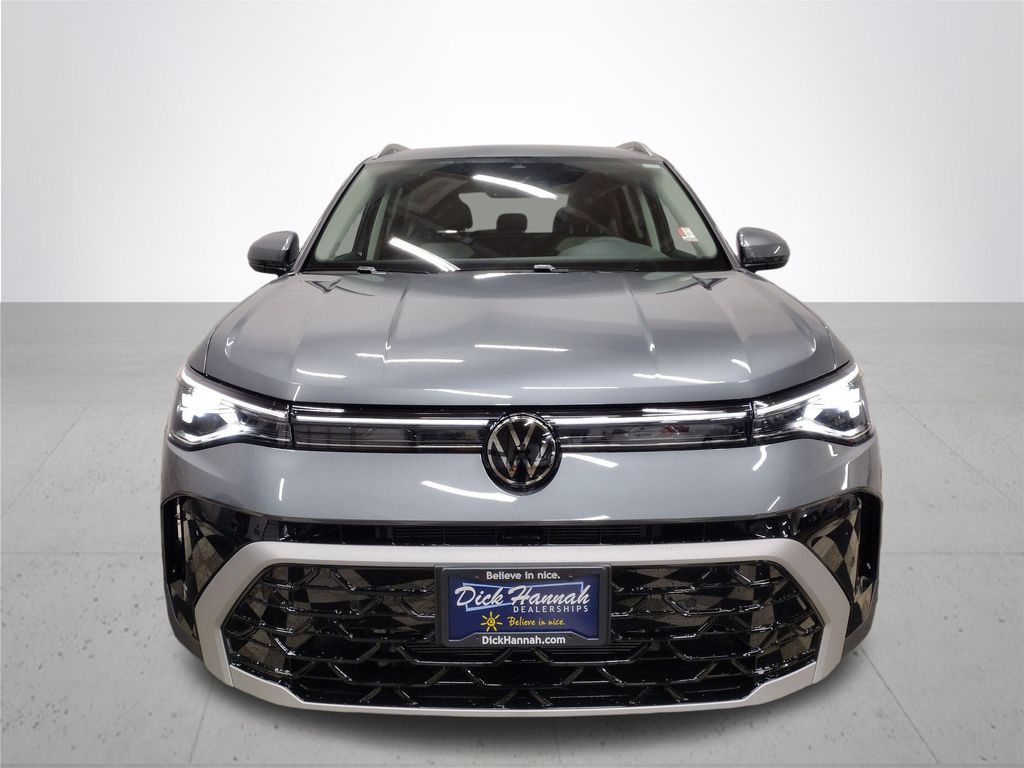2025 Volkswagen Taos SEL photo 3
