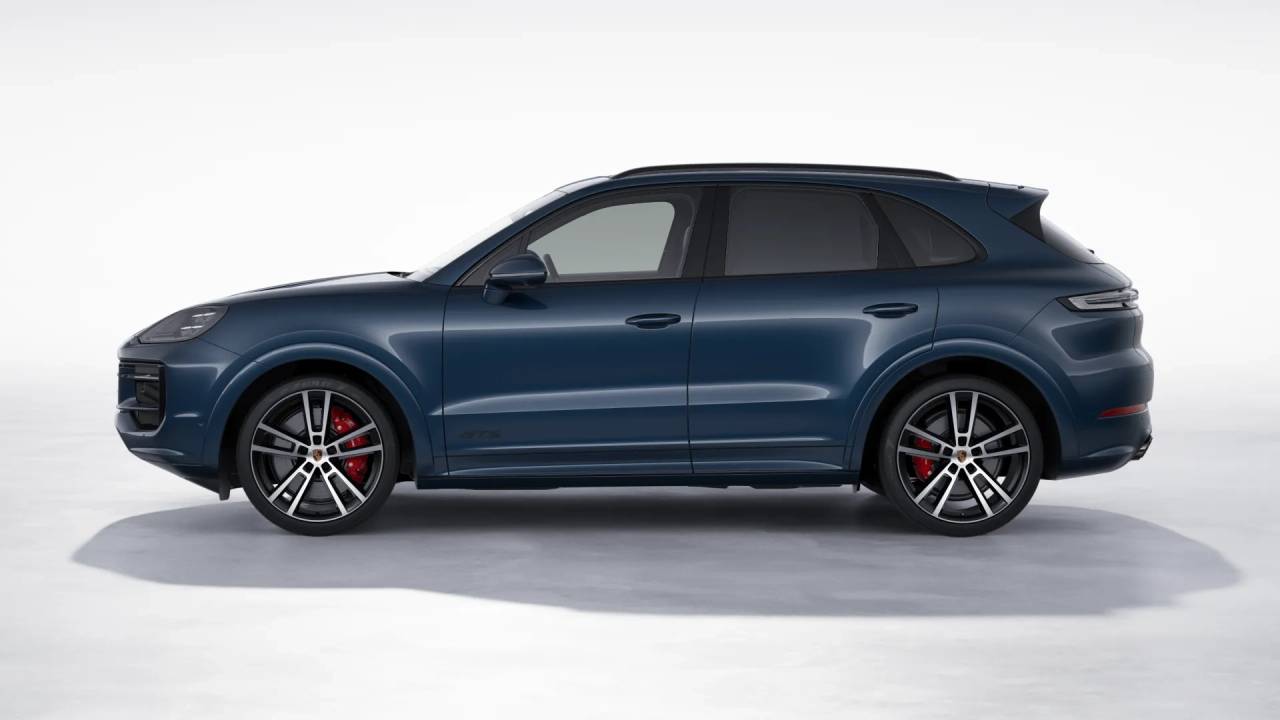 2026 Porsche Cayenne GTS photo 2