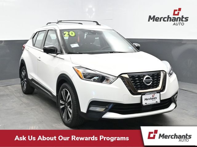 2020 Nissan Kicks SR's photo