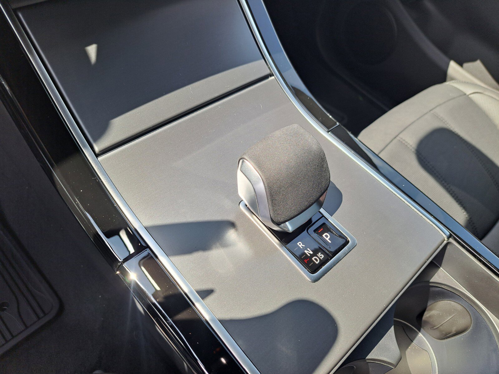 2026 Land Rover Range Rover Evoque S photo 12