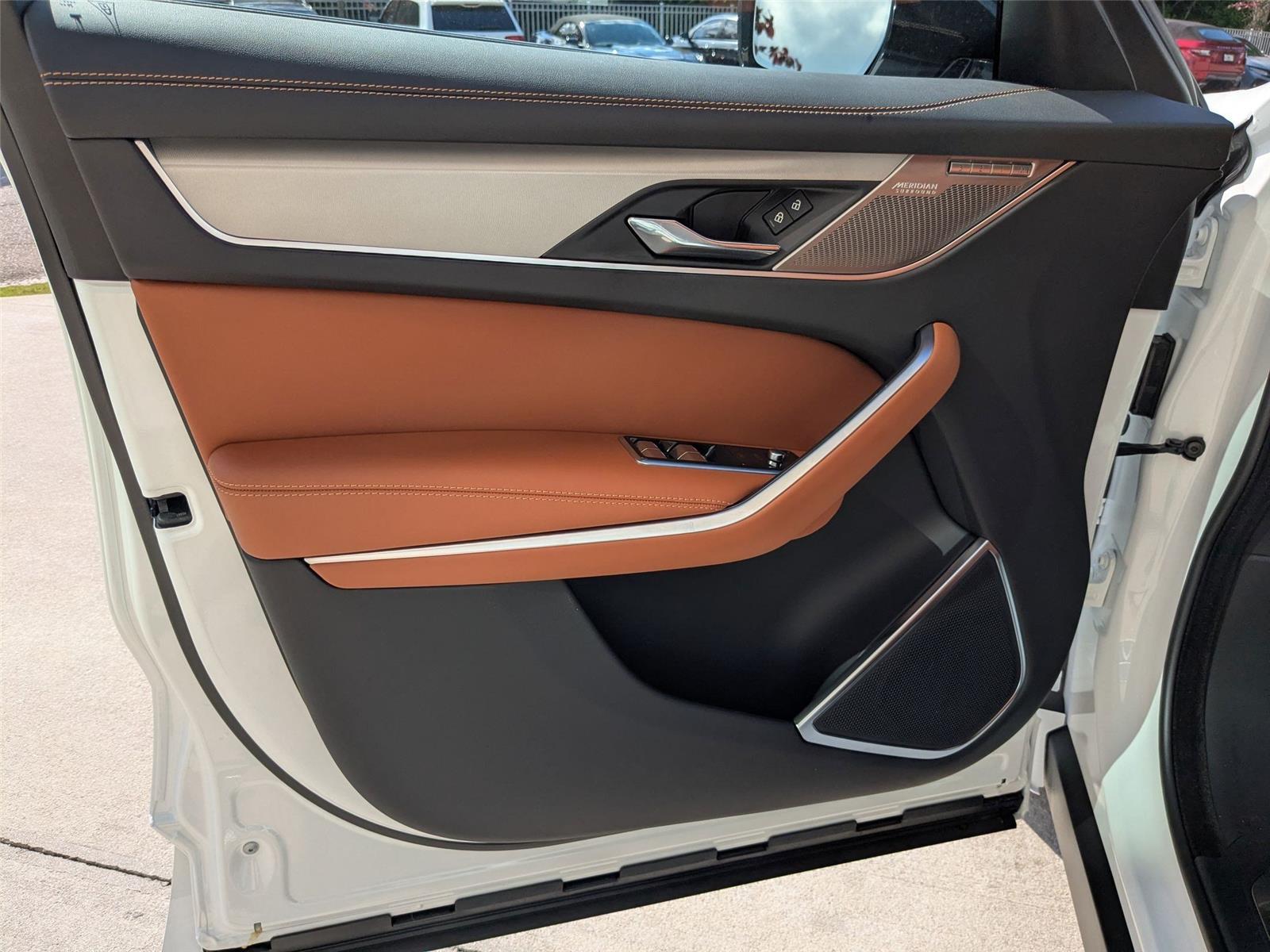 2026 Jaguar F-PACE P250 R-Dynamic S photo 9