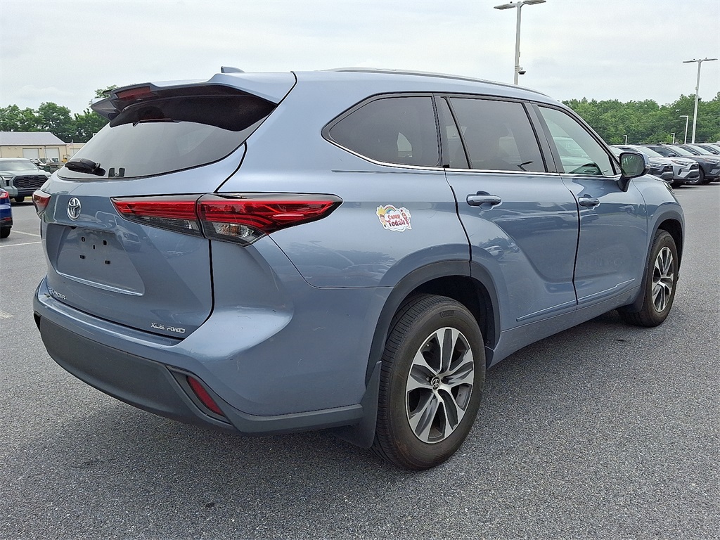 2022 Toyota Highlander XLE photo 4