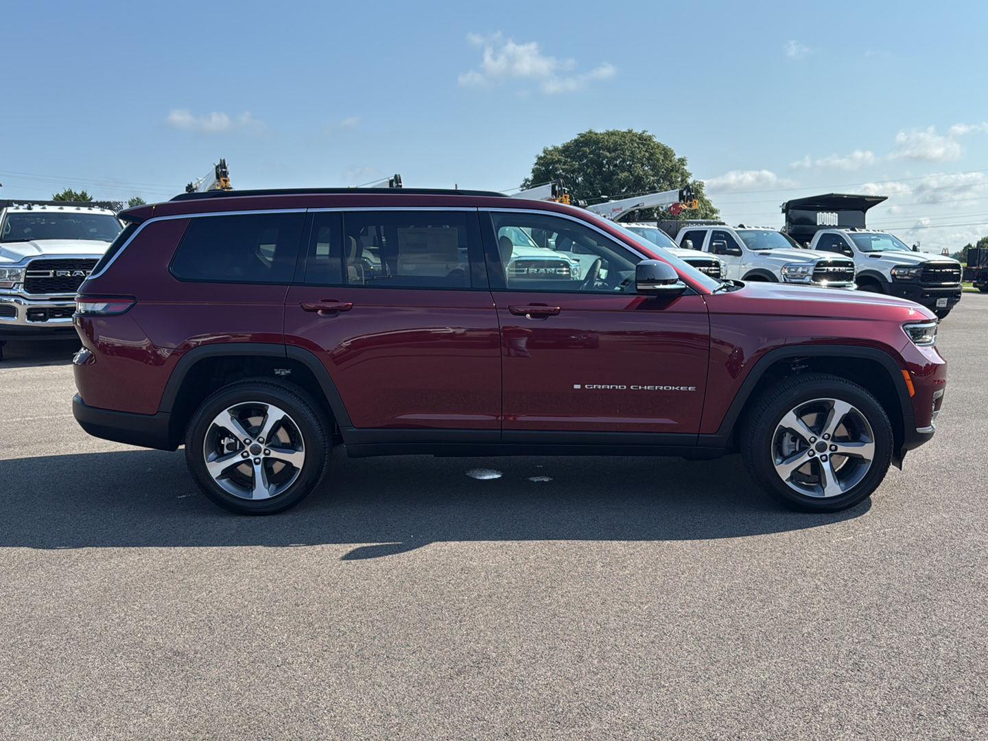 2025 Jeep Grand Cherokee Limited photo 4