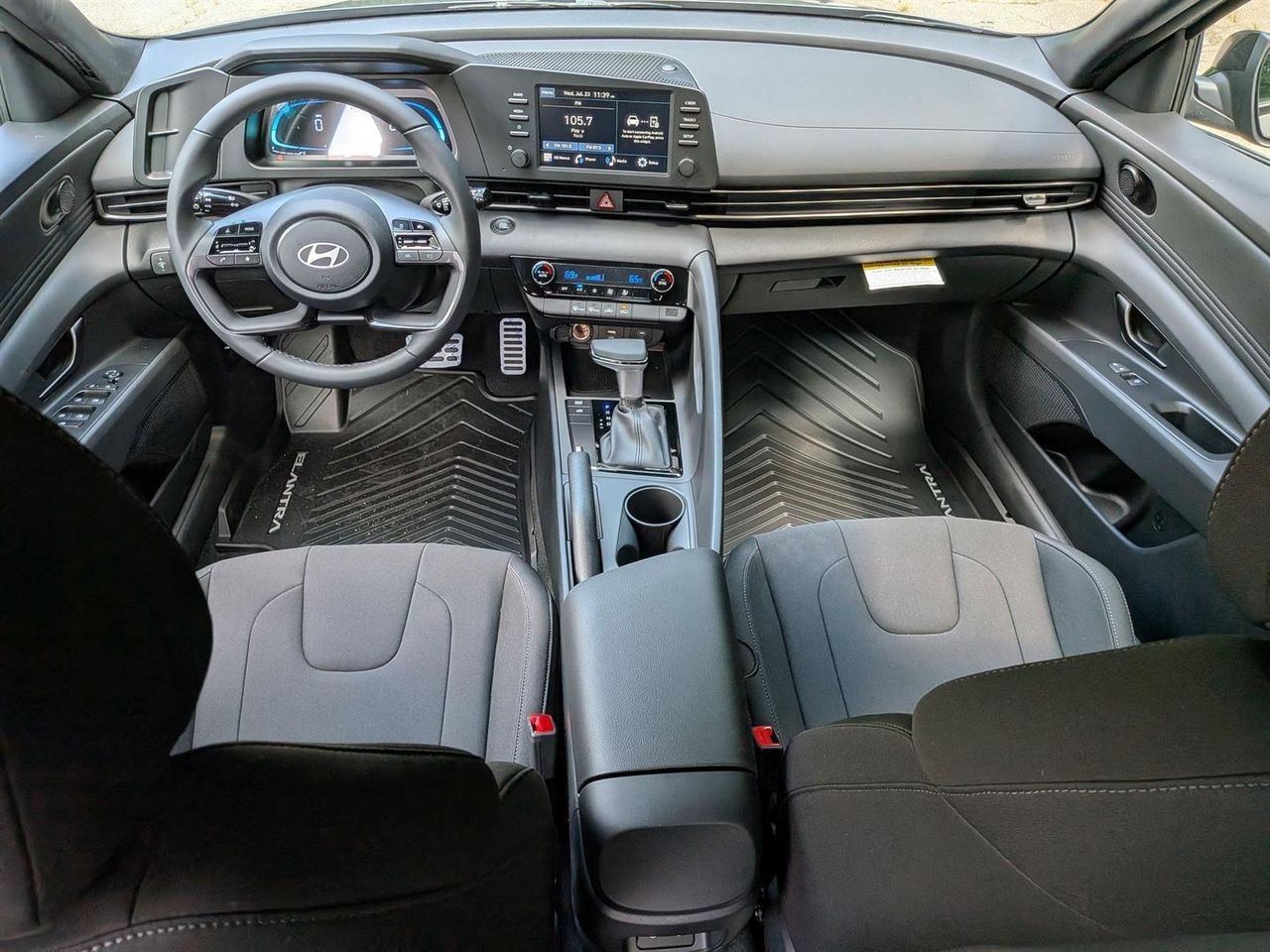 2025 Hyundai Elantra SEL Sport photo 25