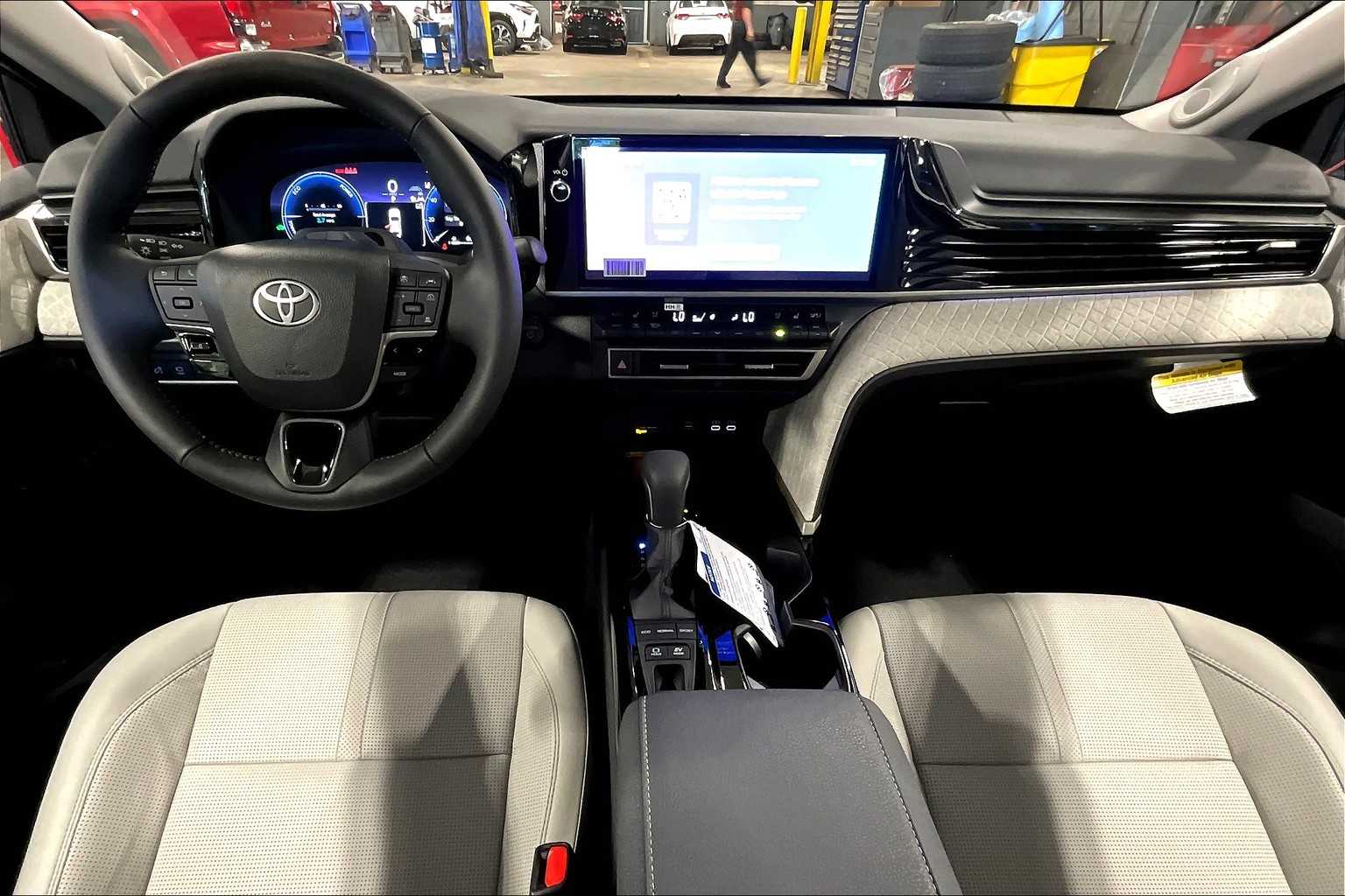 2025 Toyota Camry XLE photo 5
